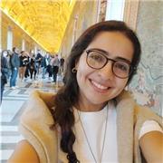 Me gusta transmitir de forma clara lo que he aprendido estudiando. He sido una estudiante exigente y por eso me esfuerzo por ser una profesora rigurosa.